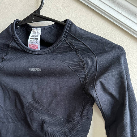 Gymshark black cropped keyhole back compression top w/ thumbholes, size XS - Picture 3 of 5